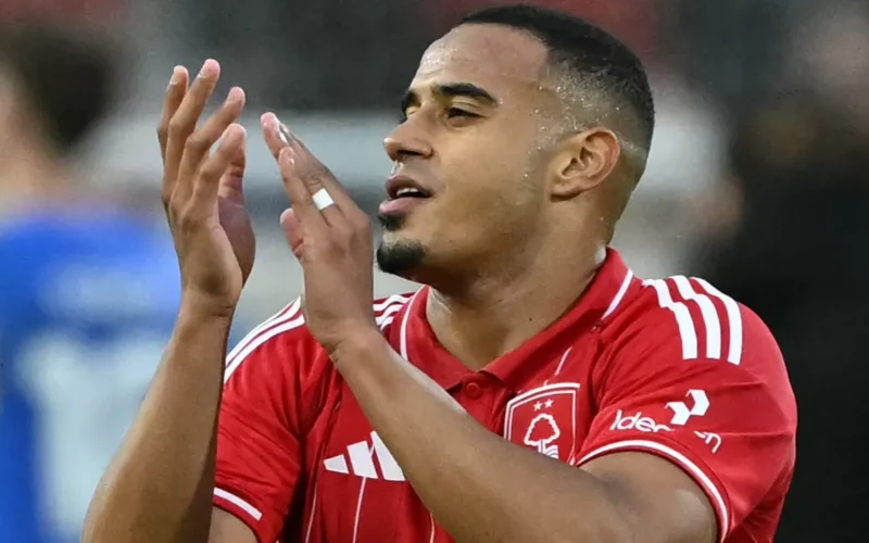 صراع عمالقة إنجلترا.. مانشستر يونايتد وتشيلسي يخططان لضم نجم نوتنغهام فورست المتألق